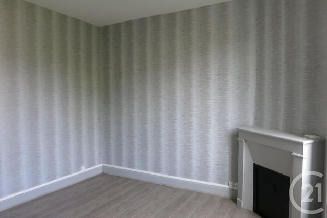 Appartement &agrave; louer - 3 pi&egrave;ces - 80 m2 - Montlucon - 03 - AUVERGNE