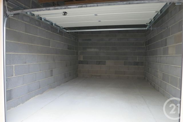 Parking &agrave; louer - 21,04 m2 - Commentry - 03 - AUVERGNE