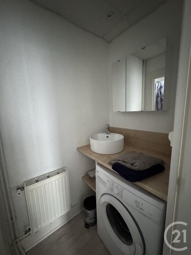 Appartement F1 bis &agrave; louer - 2 pi&egrave;ces - 30 m2 - Montlucon - 03 - AUVERGNE