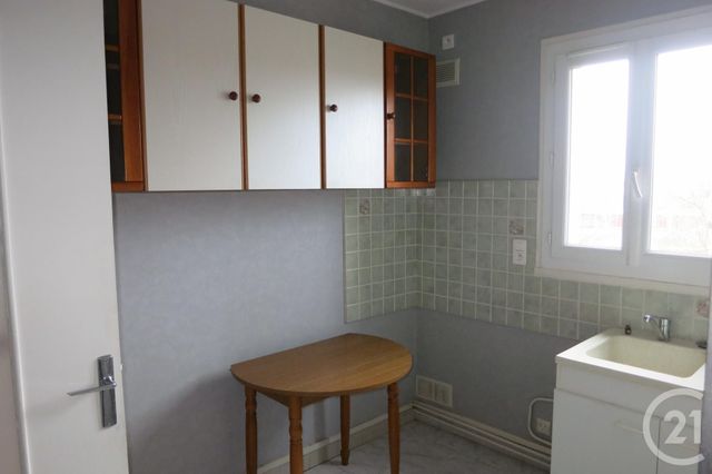 Appartement &agrave; louer - 3 pi&egrave;ces - 66 m2 - Montlucon - 03 - AUVERGNE