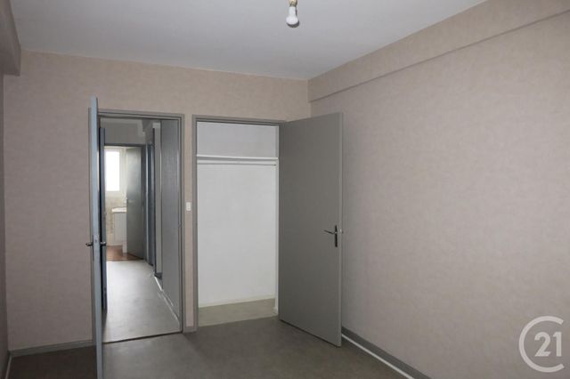 Appartement &agrave; louer - 3 pi&egrave;ces - 66 m2 - Montlucon - 03 - AUVERGNE