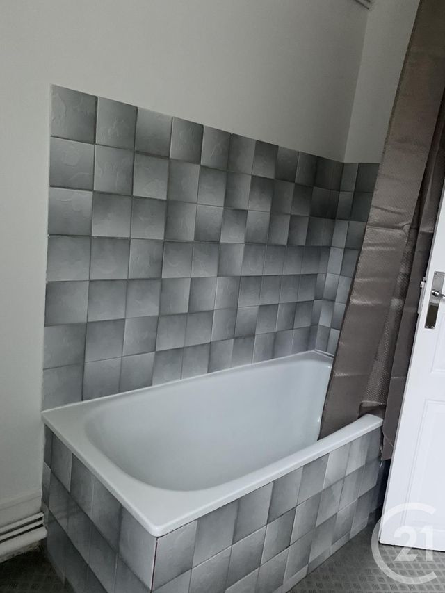 Appartement F1 &agrave; louer - 3 pi&egrave;ces - 65 m2 - Neris Les Bains - 03 - AUVERGNE