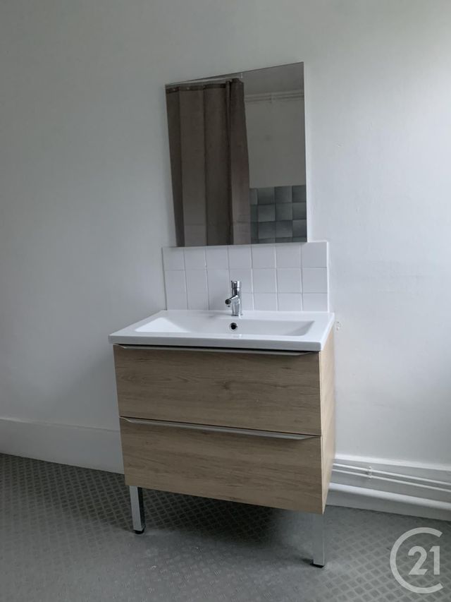 Appartement F1 &agrave; louer - 3 pi&egrave;ces - 65 m2 - Neris Les Bains - 03 - AUVERGNE
