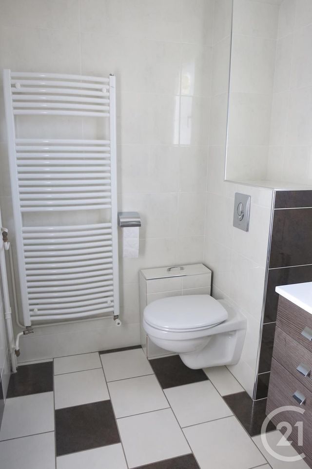 Appartement F2 &agrave; louer - 2 pi&egrave;ces - 52,38 m2 - Montlucon - 03 - AUVERGNE