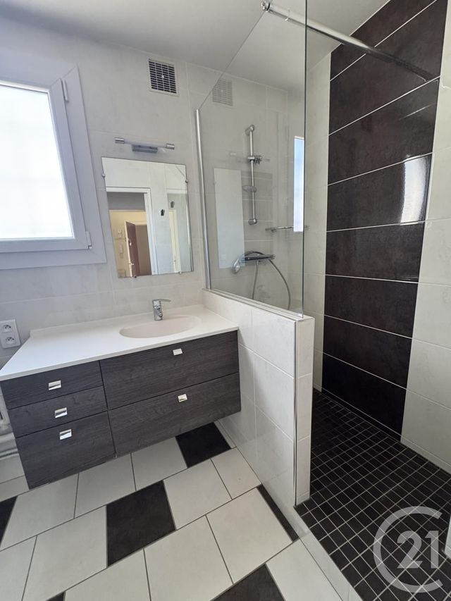 Appartement F2 &agrave; louer - 2 pi&egrave;ces - 52,38 m2 - Montlucon - 03 - AUVERGNE