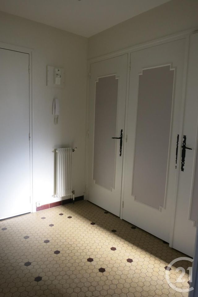 Appartement F2 &agrave; louer - 2 pi&egrave;ces - 52,38 m2 - Montlucon - 03 - AUVERGNE