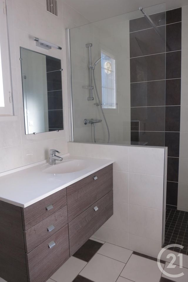 Appartement F2 &agrave; louer - 2 pi&egrave;ces - 52,38 m2 - Montlucon - 03 - AUVERGNE