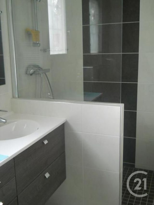 Appartement F2 &agrave; louer - 2 pi&egrave;ces - 52,38 m2 - Montlucon - 03 - AUVERGNE