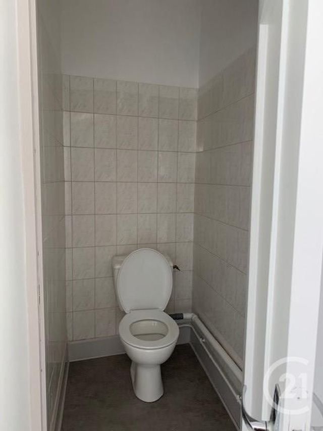 Appartement F3 &agrave; louer - 3 pi&egrave;ces - 60 m2 - Montlucon - 03 - AUVERGNE