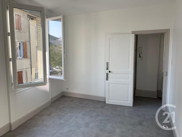 Appartement F3 &agrave; louer - 3 pi&egrave;ces - 60 m2 - Montlucon - 03 - AUVERGNE