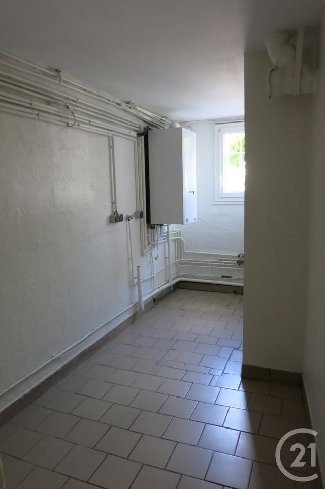Appartement &agrave; louer - 3 pi&egrave;ces - 64,63 m2 - Montlucon - 03 - AUVERGNE