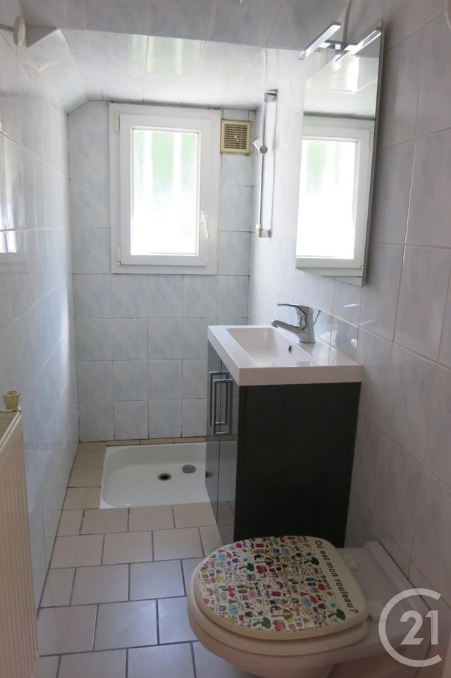 Appartement &agrave; louer - 3 pi&egrave;ces - 64,63 m2 - Montlucon - 03 - AUVERGNE