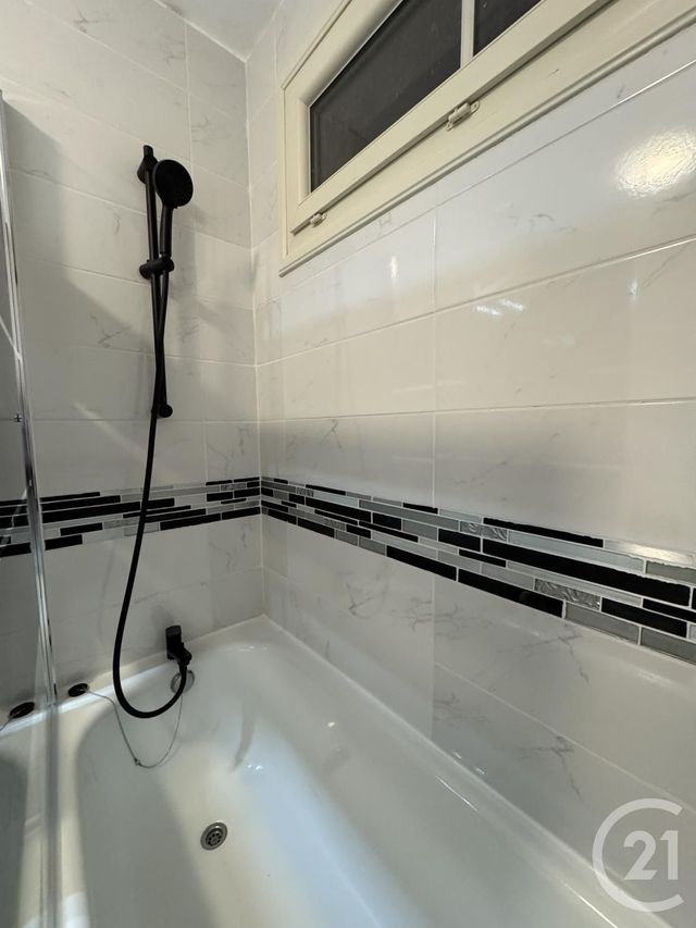 Appartement F2 &agrave; louer - 2 pi&egrave;ces - 46,64 m2 - Commentry - 03 - AUVERGNE
