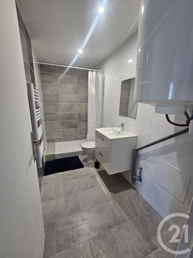 Appartement F1 &agrave; louer - 2 pi&egrave;ces - 31,60 m2 - Montlucon - 03 - AUVERGNE