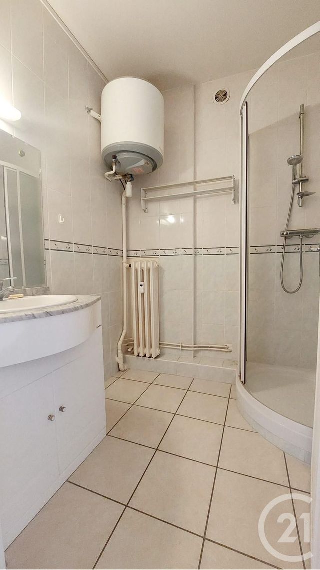 Appartement F3 &agrave; louer - 3 pi&egrave;ces - 59,03 m2 - Montlucon - 03 - AUVERGNE