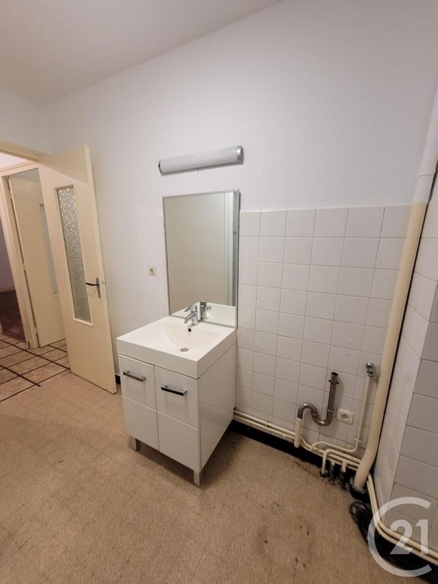 Appartement F4 &agrave; louer - 4 pi&egrave;ces - 78,50 m2 - Montlucon - 03 - AUVERGNE