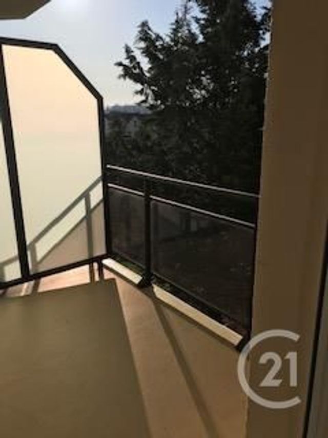 Appartement F3 &agrave; louer - 3 pi&egrave;ces - 76,01 m2 - Montlucon - 03 - AUVERGNE