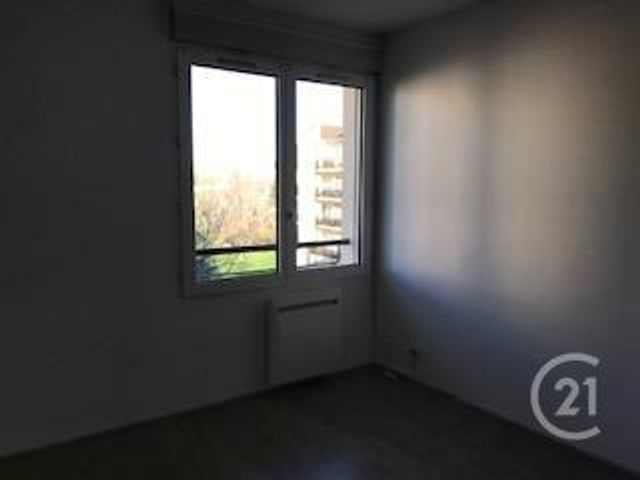 Appartement F3 &agrave; louer - 3 pi&egrave;ces - 76,01 m2 - Montlucon - 03 - AUVERGNE