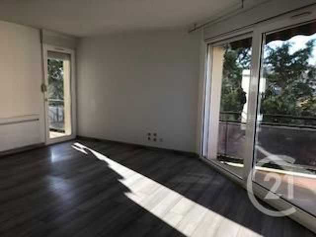 Appartement F3 &agrave; louer - 3 pi&egrave;ces - 76,01 m2 - Montlucon - 03 - AUVERGNE