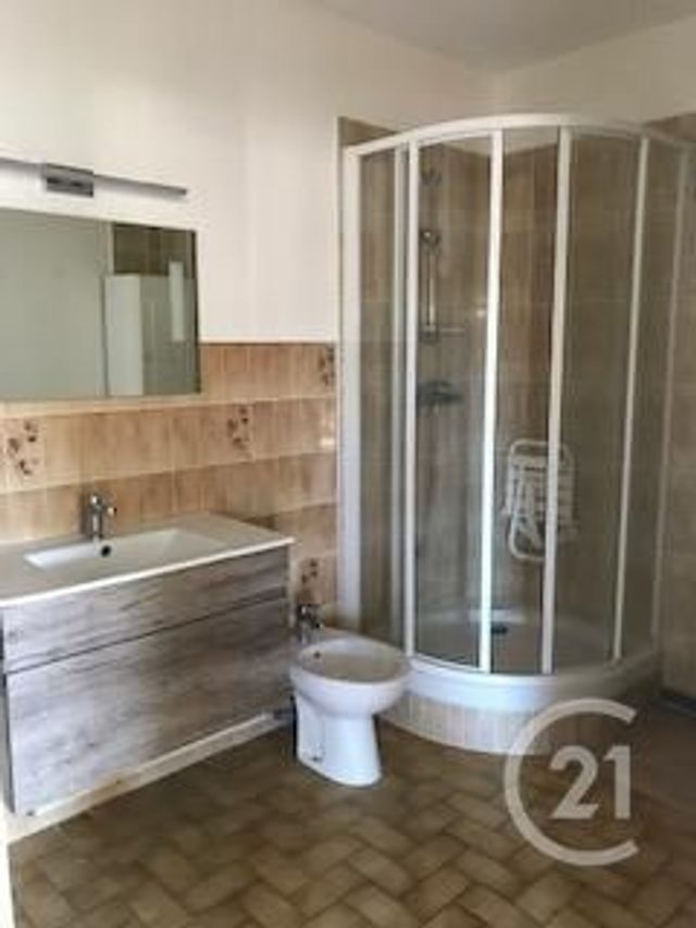 Appartement F3 &agrave; louer - 3 pi&egrave;ces - 76,01 m2 - Montlucon - 03 - AUVERGNE