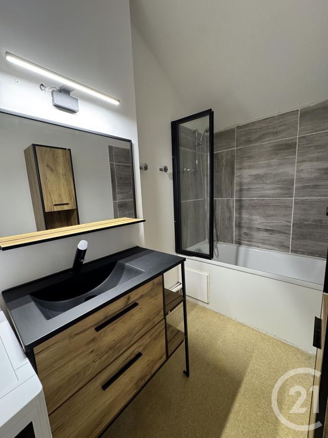 Appartement F1 bis &agrave; louer - 2 pi&egrave;ces - 42,80 m2 - Montlucon - 03 - AUVERGNE