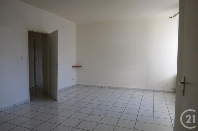 Appartement F3 &agrave; louer - 3 pi&egrave;ces - 65,68 m2 - Commentry - 03 - AUVERGNE