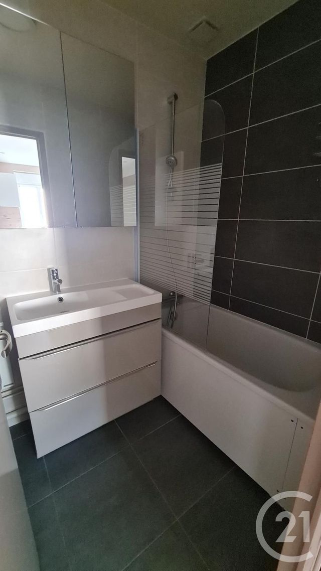 Appartement F3 &agrave; louer - 3 pi&egrave;ces - 46 m2 - Montlucon - 03 - AUVERGNE