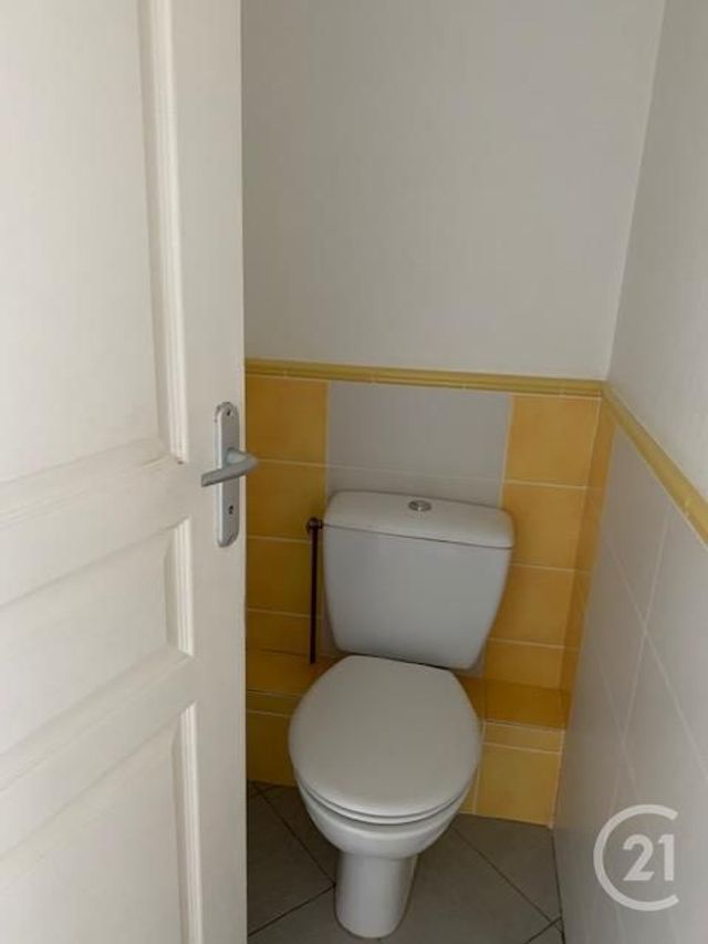 Appartement F4 &agrave; louer - 4 pi&egrave;ces - 90 m2 - Desertines - 03 - AUVERGNE