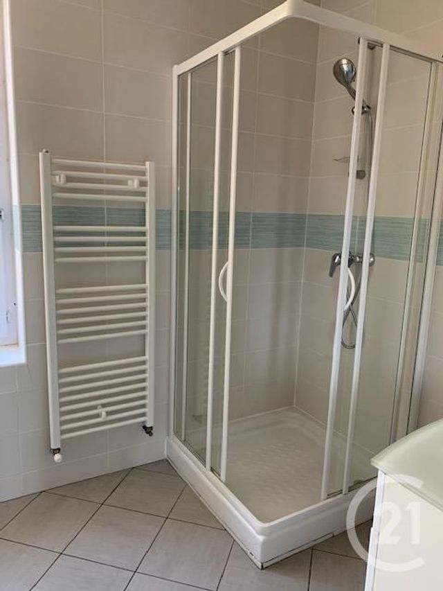 Appartement F4 &agrave; louer - 4 pi&egrave;ces - 90 m2 - Desertines - 03 - AUVERGNE