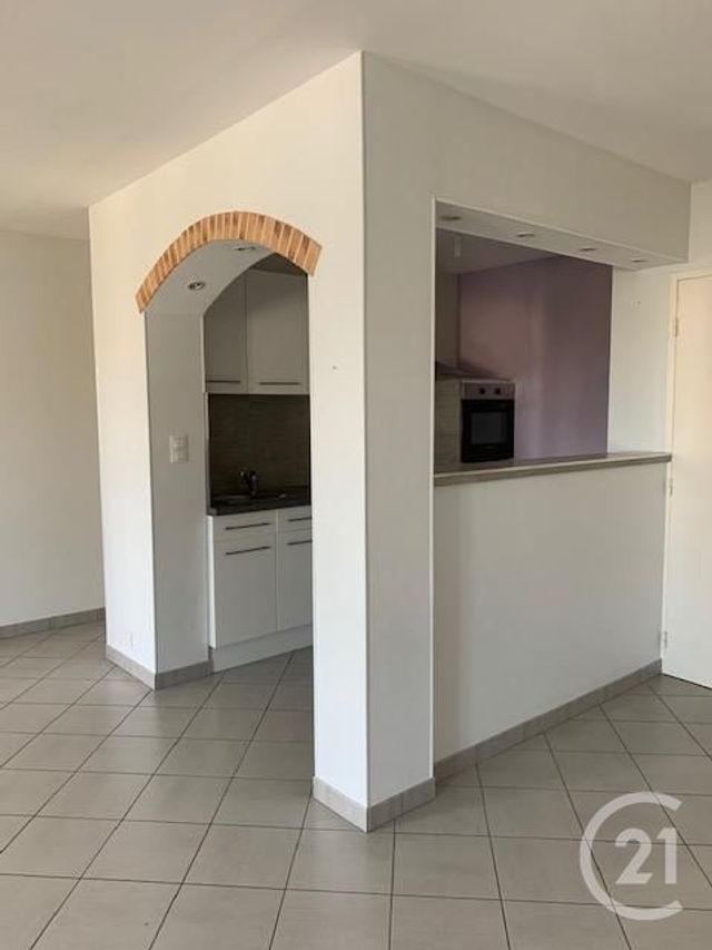 Appartement F4 &agrave; louer - 4 pi&egrave;ces - 90 m2 - Desertines - 03 - AUVERGNE