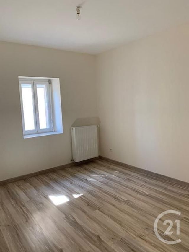 Appartement F4 &agrave; louer - 4 pi&egrave;ces - 90 m2 - Desertines - 03 - AUVERGNE