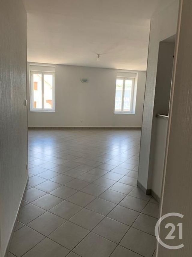 Appartement F4 &agrave; louer - 4 pi&egrave;ces - 90 m2 - Desertines - 03 - AUVERGNE