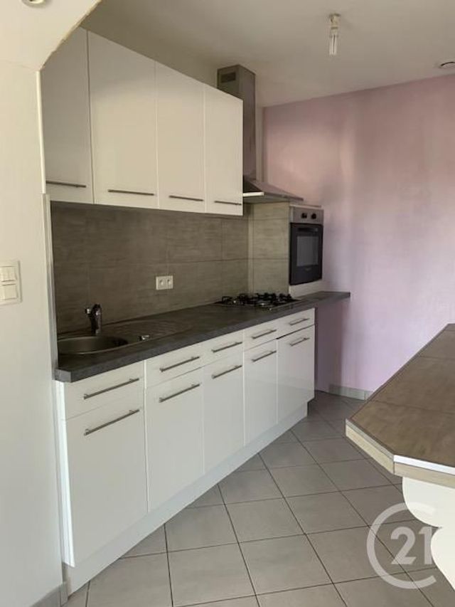 Appartement F4 &agrave; louer - 4 pi&egrave;ces - 90 m2 - Desertines - 03 - AUVERGNE