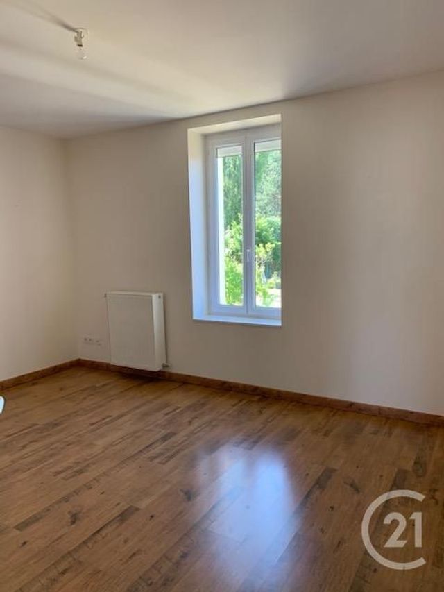 Appartement F4 &agrave; louer - 4 pi&egrave;ces - 90 m2 - Desertines - 03 - AUVERGNE