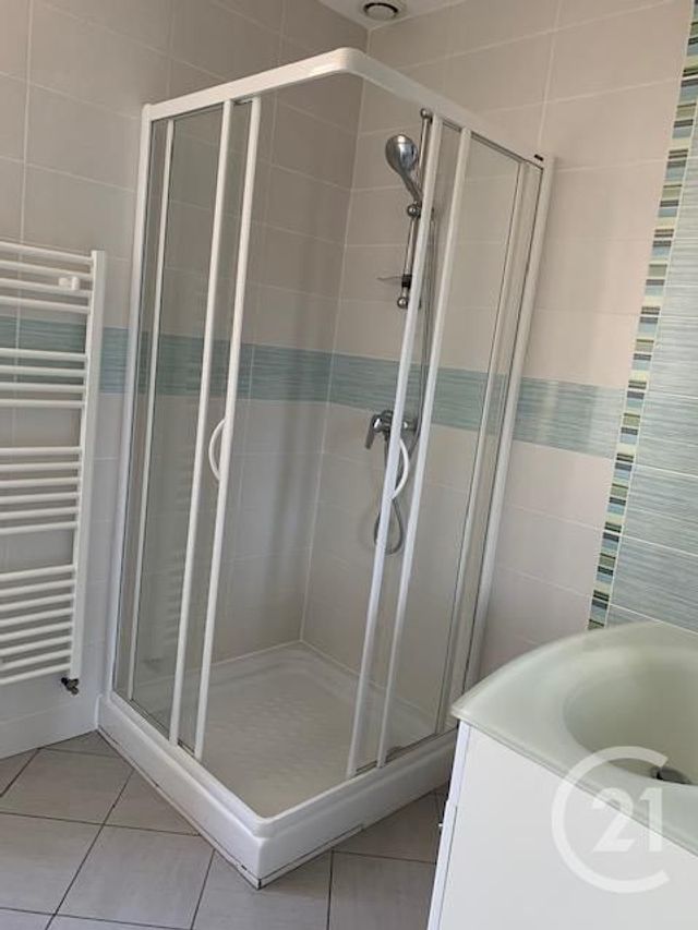 Appartement F4 &agrave; louer - 4 pi&egrave;ces - 90 m2 - Desertines - 03 - AUVERGNE