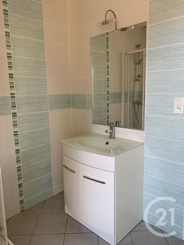 Appartement F4 &agrave; louer - 4 pi&egrave;ces - 90 m2 - Desertines - 03 - AUVERGNE