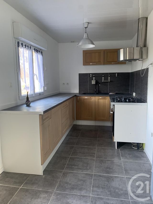 Maison &agrave; louer - 1 pi&egrave;ce - 63,76 m2 - Verneix - 03 - AUVERGNE