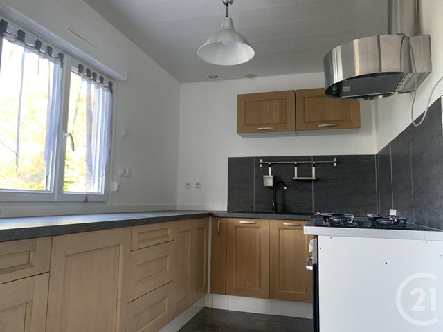 Maison &agrave; louer - 1 pi&egrave;ce - 63,76 m2 - Verneix - 03 - AUVERGNE