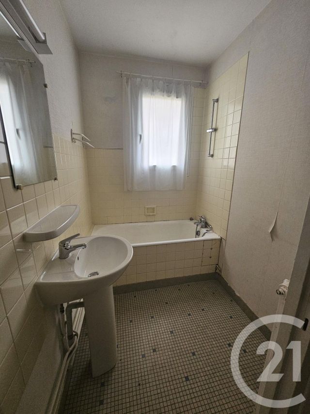 Appartement F3 bis &agrave; louer - 3 pi&egrave;ces - 58,29 m2 - Domerat - 03 - AUVERGNE