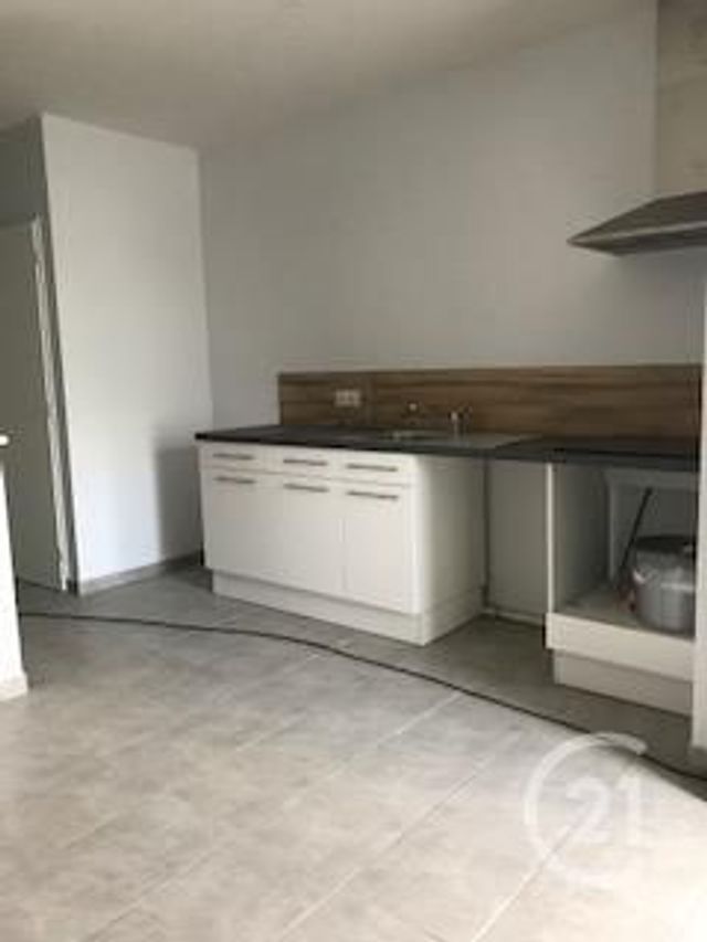 Appartement F3 &agrave; louer - 3 pi&egrave;ces - 43,45 m2 - Desertines - 03 - AUVERGNE