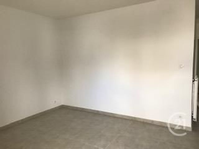 Appartement F3 &agrave; louer - 3 pi&egrave;ces - 43,45 m2 - Desertines - 03 - AUVERGNE