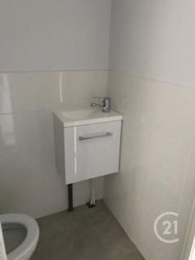 Appartement F3 &agrave; louer - 3 pi&egrave;ces - 43,45 m2 - Desertines - 03 - AUVERGNE