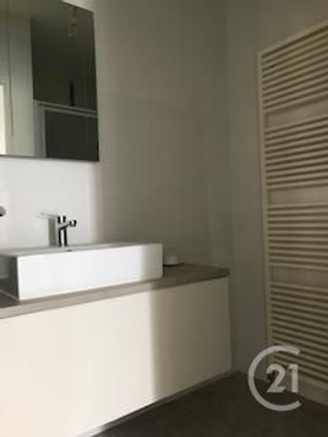 Appartement F3 &agrave; louer - 3 pi&egrave;ces - 43,45 m2 - Desertines - 03 - AUVERGNE