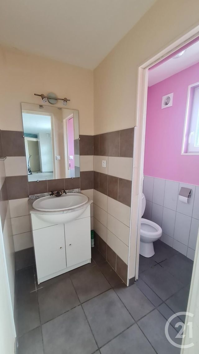 Maison &agrave; louer - 4 pi&egrave;ces - 91,36 m2 - Desertines - 03 - AUVERGNE
