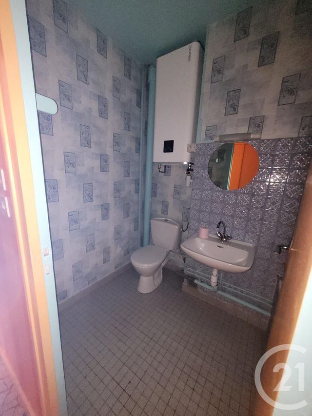 Appartement F2 &agrave; louer - 2 pi&egrave;ces - 40 m2 - Commentry - 03 - AUVERGNE