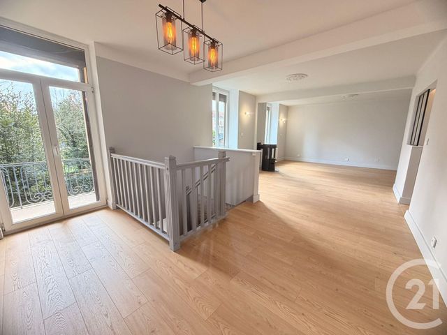 Maison &agrave; louer - 6 pi&egrave;ces - 167,73 m2 - Le Ban St Martin - 57 - LORRAINE