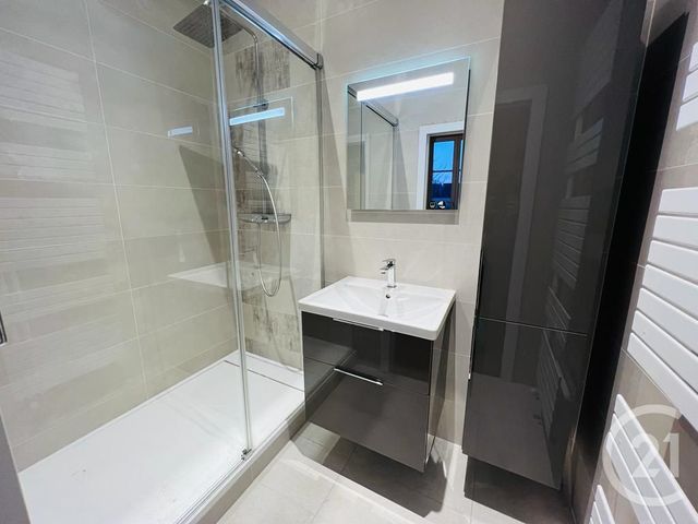 Appartement &agrave; louer - 3 pi&egrave;ces - 87,55 m2 - Le Ban St Martin - 57 - LORRAINE