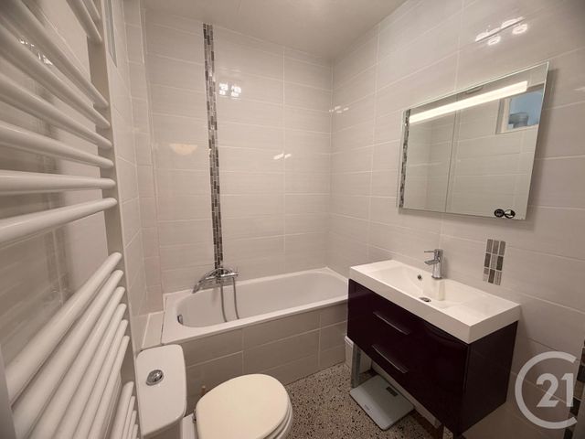 Appartement &agrave; louer - 3 pi&egrave;ces - 66,43 m2 - Montigny Les Metz - 57 - LORRAINE