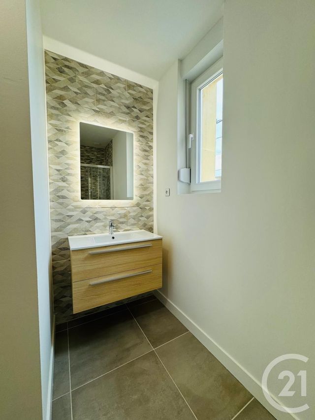 Appartement F5 &agrave; louer - 5 pi&egrave;ces - 80,71 m2 - Montigny Les Metz - 57 - LORRAINE