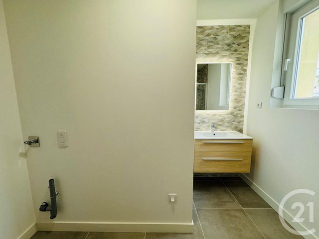 Appartement F5 &agrave; louer - 5 pi&egrave;ces - 80,71 m2 - Montigny Les Metz - 57 - LORRAINE